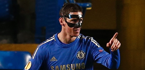 Fernando Torres marcou dois e colocou o Chelsea perto de uma vaga na semifinal 