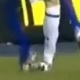 Astro do Tottenham torce tornozelo, sai de campo chorando e preocupa 
