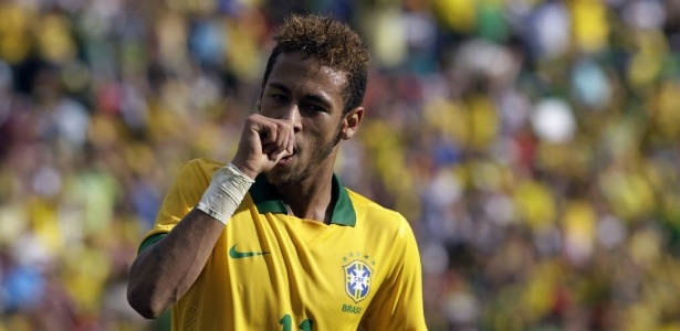 Neymar festeja um dos gols do Brasil no duelo amistoso contra a Bolívia