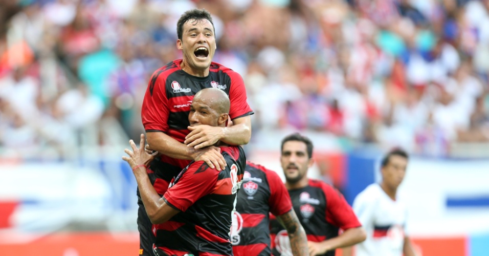 07abr-2013---renato-caja-meia-do-vitoria-inaugurou-o-placar-no-ba-vi-e-foi-o-responsavel-pelo-primeiro-gol-da-arena-fonte-nova-1365373366720_956x500.jpg