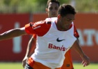 Gilberto marca dois e se destaca em treino do Inter; titulares só correm