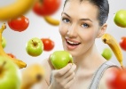 Mulheres jovens que comem muitas frutas e legumes previnem doenças (Foto: Thinkstock)