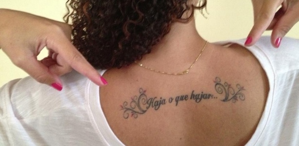 Imagem da tatuagem com a frase ''Haja o que hajar'' usada na capa do perfil de Lidiane Sousa