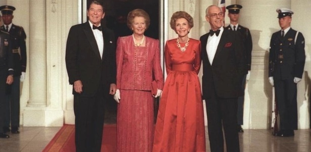 Da esquerda para a direita, Ronald Reagan recebe Margaret Thatcher na Casa Branca, ao lado dos respectivos cônjuges, Nancy Reagan e Denis Thatcher