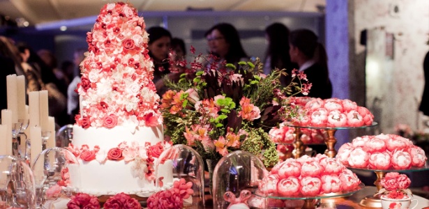 Decoração da mesa de doces proposta pelo Atelier Mariza Doces e apresentada na feira Casar de 2013