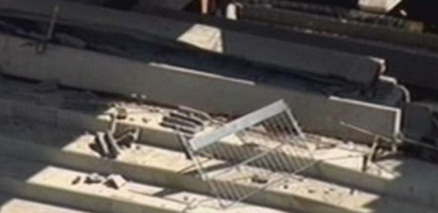 Imagem da TV Record do desabamento da arquibancada da Arena Palestra