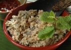 Salada Tailandesa de Frango com Ervas Frescas Salada Tailandesa de Frango com Ervas Frescas