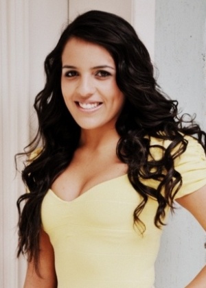 Letícia Mello Letícia Mello