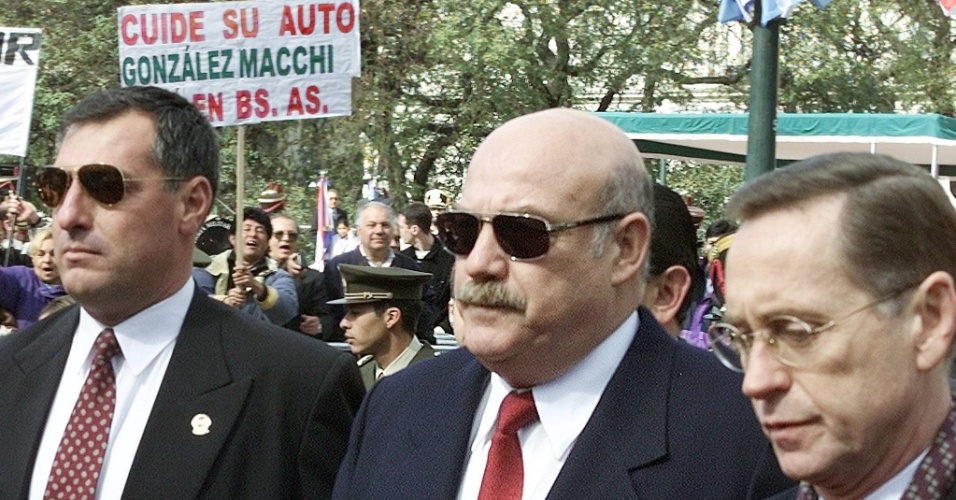  - 19abr2013---luiz-gonzalez-macchi-centro-foi-presidente-do-paraguai-entre-1999-e-2003-ele-assumiu-apos-a-morte-do-entao-vice-presidente-luiz-maria-argana-que-provocou-a-renuncia-de-raul-cubas-acusado-1366403706081_956x500