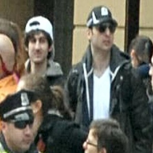 Os suspeitos Dzhokhar A. Tsarnaev (esq.) e Tamerlan Tsarnaev (dir.), que seriam russos