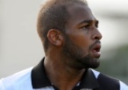 Bastos 'esquece' salários atrasados e mostra confiança no Vasco em BR