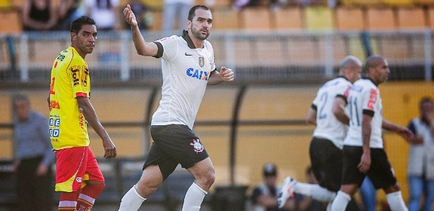 Danilo comemora gol do Corinthians sobre o Atlético Sorocaba pelo Paulistão