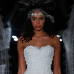 20abr2013---desfile-reem-acra-na-ny-brid