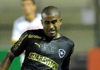 J. Cesar volta ao Botafogo e mostra apreensão com falta de ritmo de jogo