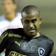 J. Cesar volta ao Botafogo e mostra apreens&atilde;o com falta de ritmo de jogo
