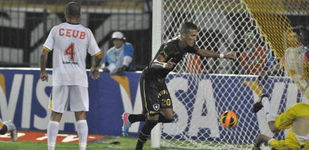 Rafael Marques marcou o primeiro gol do Botafogo e ajudou com a classificação