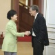 Presidente sul-coreana tenta reconciliação em visita a reduto oposicionista - Yonhap/EFE/Jung Yeon-je/AFP/Montagem