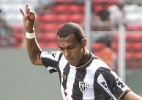 Fora do jogo, Richarlyson alerta companheiros para velocidade do Tijuana