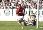 Atlético-PR sofre goleada, mas é salvo pelo rival Coritiba e vai à final