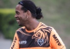 Assédio a Ronaldinho Gaúcho impressiona até companheiros de Atlético-MG