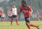 Atlético-PR anuncia contratação de lateral esquerdo formado no Palmeiras