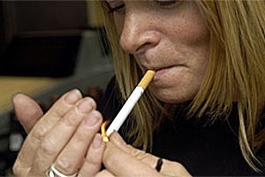 Fumo também estaria associado a maior risco de doenças cardíacas nas mulheres