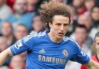 Com briga de brasileiros, Chelsea vence Manchester United e fica perto da Champions