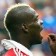 Balotelli reclama de n&atilde;o poder deixar campo ap&oacute;s ofensas racistas: "&Eacute; desumano"