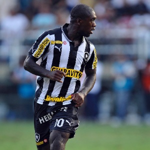 seedorf-conduz-bola-durante-classico-ent
