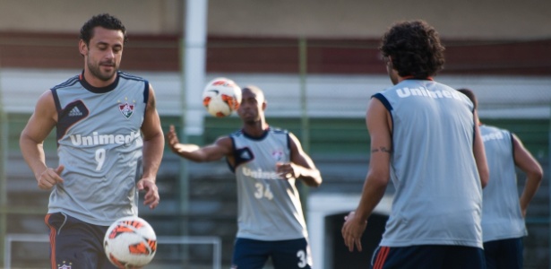 Atacante Fred teve boa atuação em treino do Fluminense e marcou dois gols