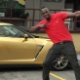 Em homenagem a medalhas, Usain Bolt ganha carro dourado de R$ 388 mil