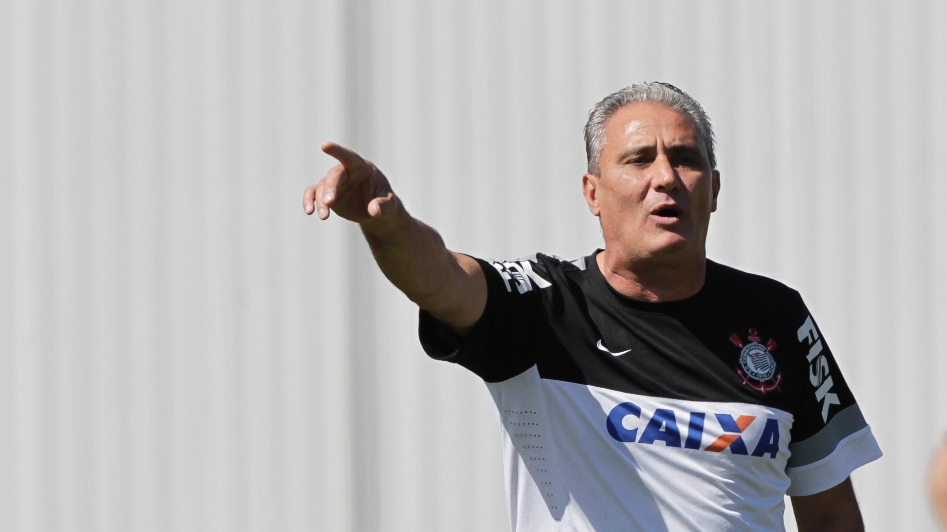 Tite monta time com um a menos e deixa duas dúvidas contra Penapolense