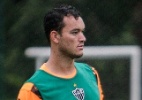 Réver sente coxa esquerda e vira problema para Cuca no clássico decisivo
