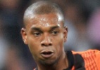 Fernandinho faz exames na Inglaterra e está perto de fechar com o City