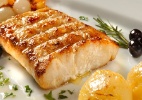Robalo ao forno assado com batatas Robalo ao forno assado com batatas