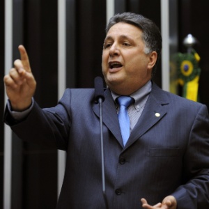 O deputado Anthony Garotinho (PR-RJ), durante sessão na Câmara dos Deputados que discutiu a MP dos Portos e foi suspensa após bate-boca com Eduardo Cunha (PMDB-RJ) na quarta-feira (8)