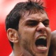 Dinei brilha, e Vit&oacute;ria aplica goleada hist&oacute;rica no rival Bahia em decis&atilde;o