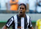Torcedores recebem Atlético e Ronaldinho Gaúcho no aeroporto em Tijuana