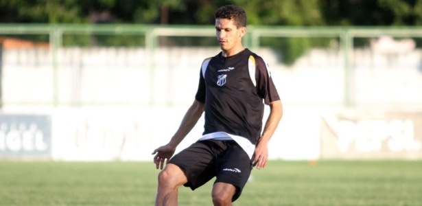 O atacante Magno Alves marcou os dois gols do Ceará