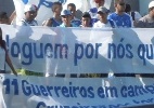 Torcedores do Cruzeiro vão à Toca da Raposa dar apoio aos jogadores