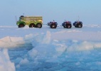 Grupo sai da Rússia rumo ao Canadá e cruza polo Norte em caminhões  (Foto: Marine Ice Automobile Expedition/Affanassi Makovnev/AFP)
