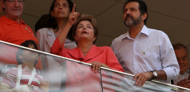 A presidente Dilma e o governador do DF, Agnelo Queiroz, no Mané Garrincha: ingressos na mira do MP