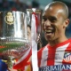 Brasileiros pelo Mundo: Semana teve Miranda levantando ta&ccedil;a e Robinho aprontando; veja