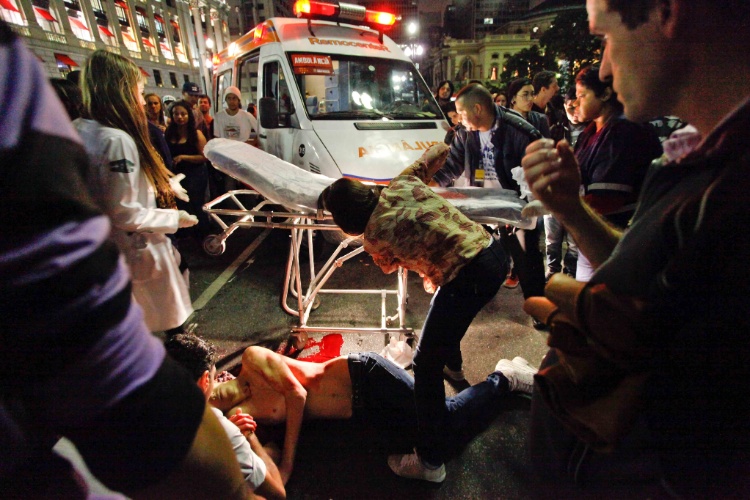 EVENTO SANGRENTO - HOMEM É BALEADO E MORRE DURANTE A VIRADA CULTURAL 2013