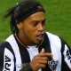 Samba de Ronaldinho no &ocirc;nibus e rap com J&ocirc; no vesti&aacute;rio: m&uacute;sica embala Atl&eacute;tico