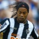 Ronaldinho dedica t&iacute;tulo a funcion&aacute;rios do Atl&eacute;tico e ao "papai Kalil"
