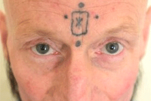 Inglês com tatuagem na cabeça já foi recusado em 450 empregos  (Foto: rosspary.co.uk)