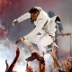 Cantor "aterrissa" na cabeça de fã durante show no Billboard Awards - Ethan Miller/Getty Images/AFP