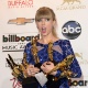Michel Teló leva prêmio no Billboard Award 2013 por "Ai Se Eu Te Pego"; veja lista - Jason Merritt/Getty Images/AFP