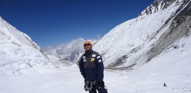Rodrigo Raineri, 43, quer ser o primeiro alpinista brasileiro a voar de parapente do cume do Everest